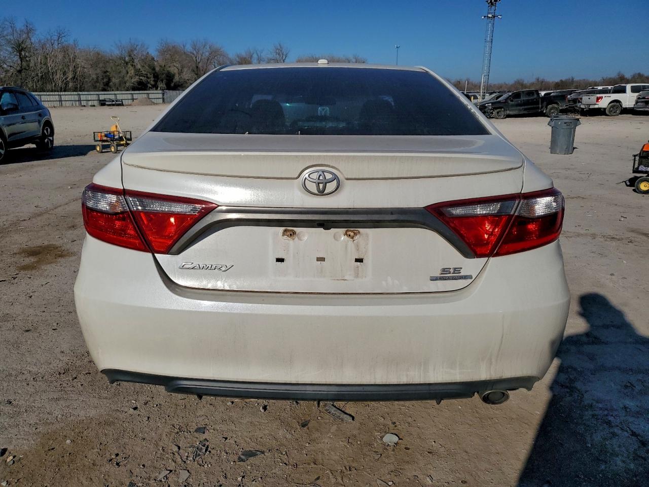 2016 TOYOTA CAMRY LE photo 6