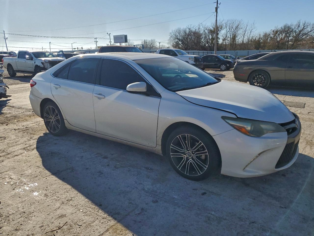 2016 TOYOTA CAMRY LE photo 4