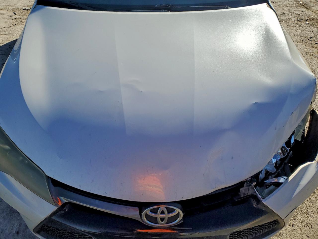 2016 TOYOTA CAMRY LE photo 11