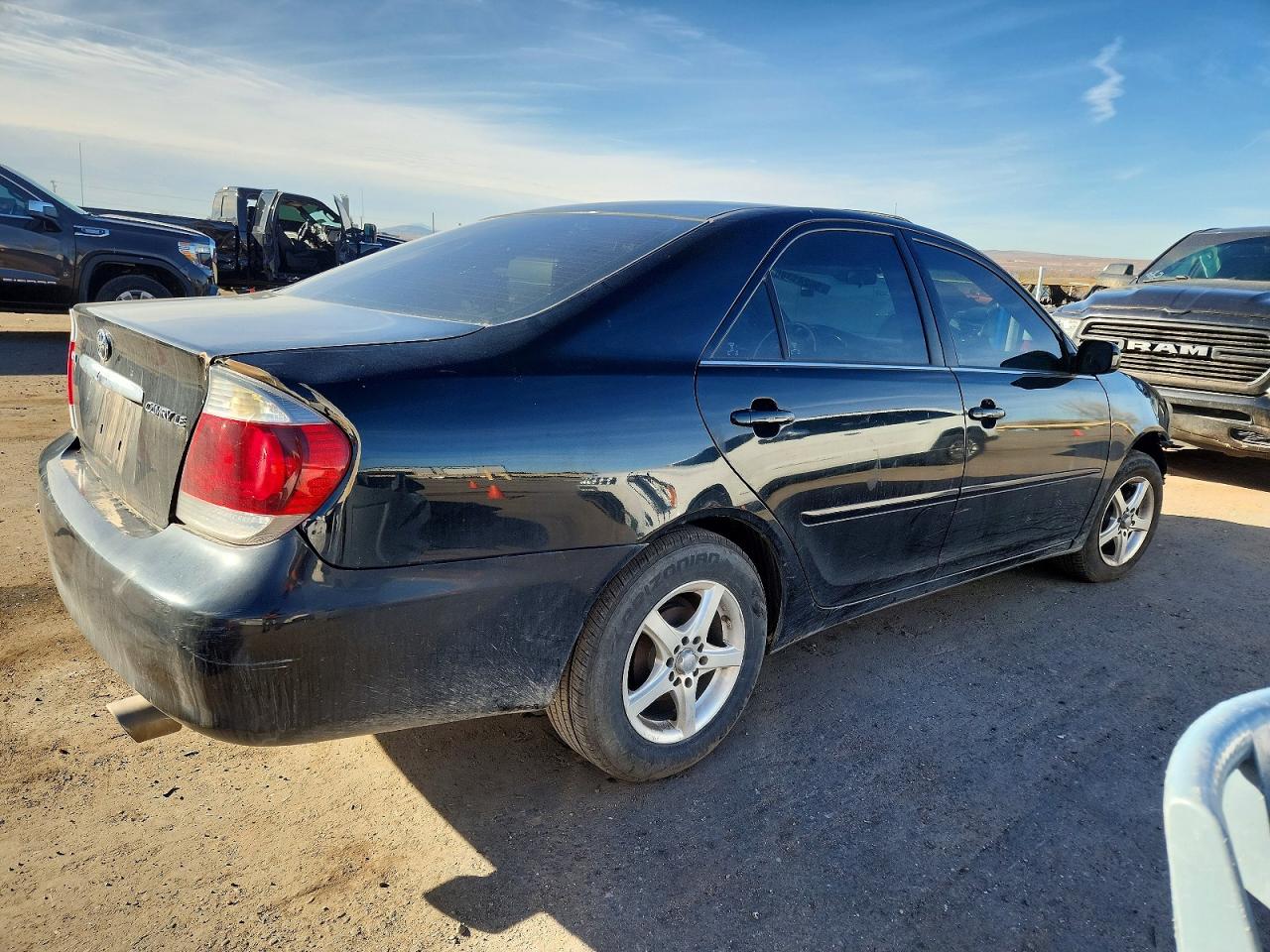 2005 TOYOTA CAMRY LE photo 3