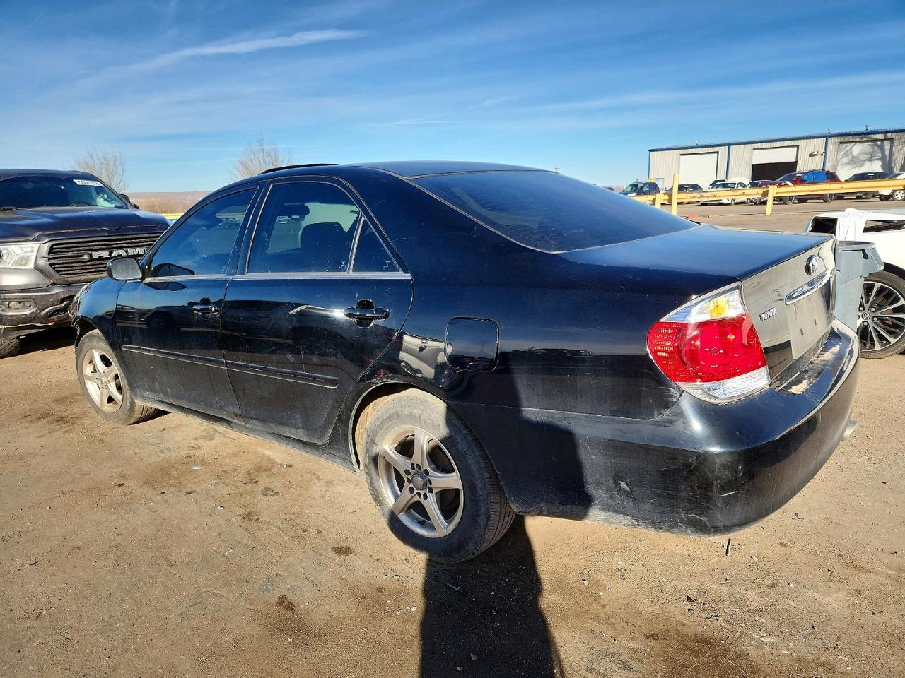 2005 TOYOTA CAMRY LE photo 2