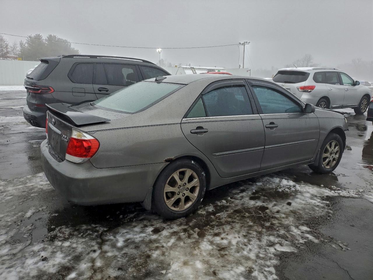 2006 TOYOTA CAMRY LE photo 3