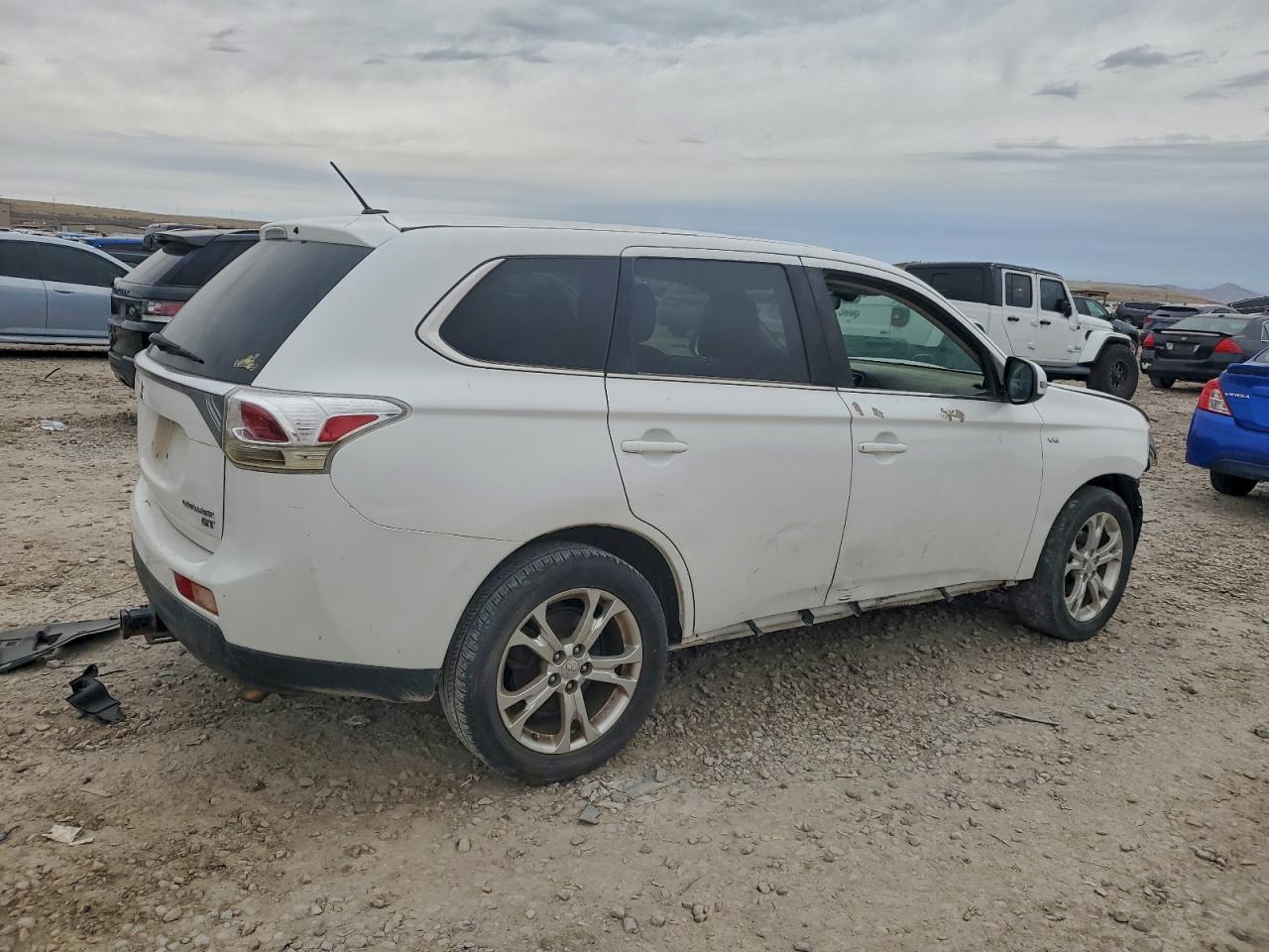 2014 MITSUBISHI OUTLANDER GT photo 3