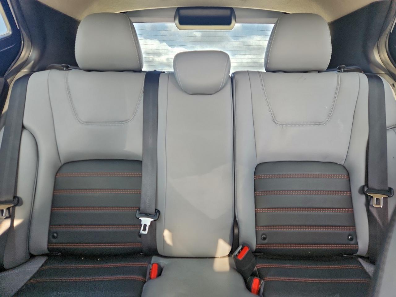 2021 NISSAN KICKS SR photo 10