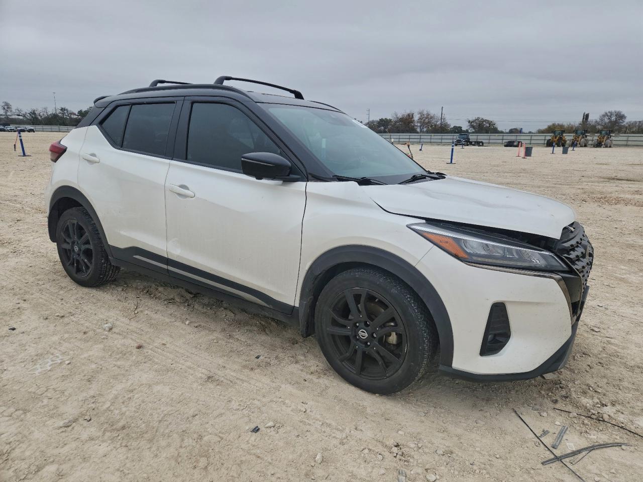 2021 NISSAN KICKS SR photo 4