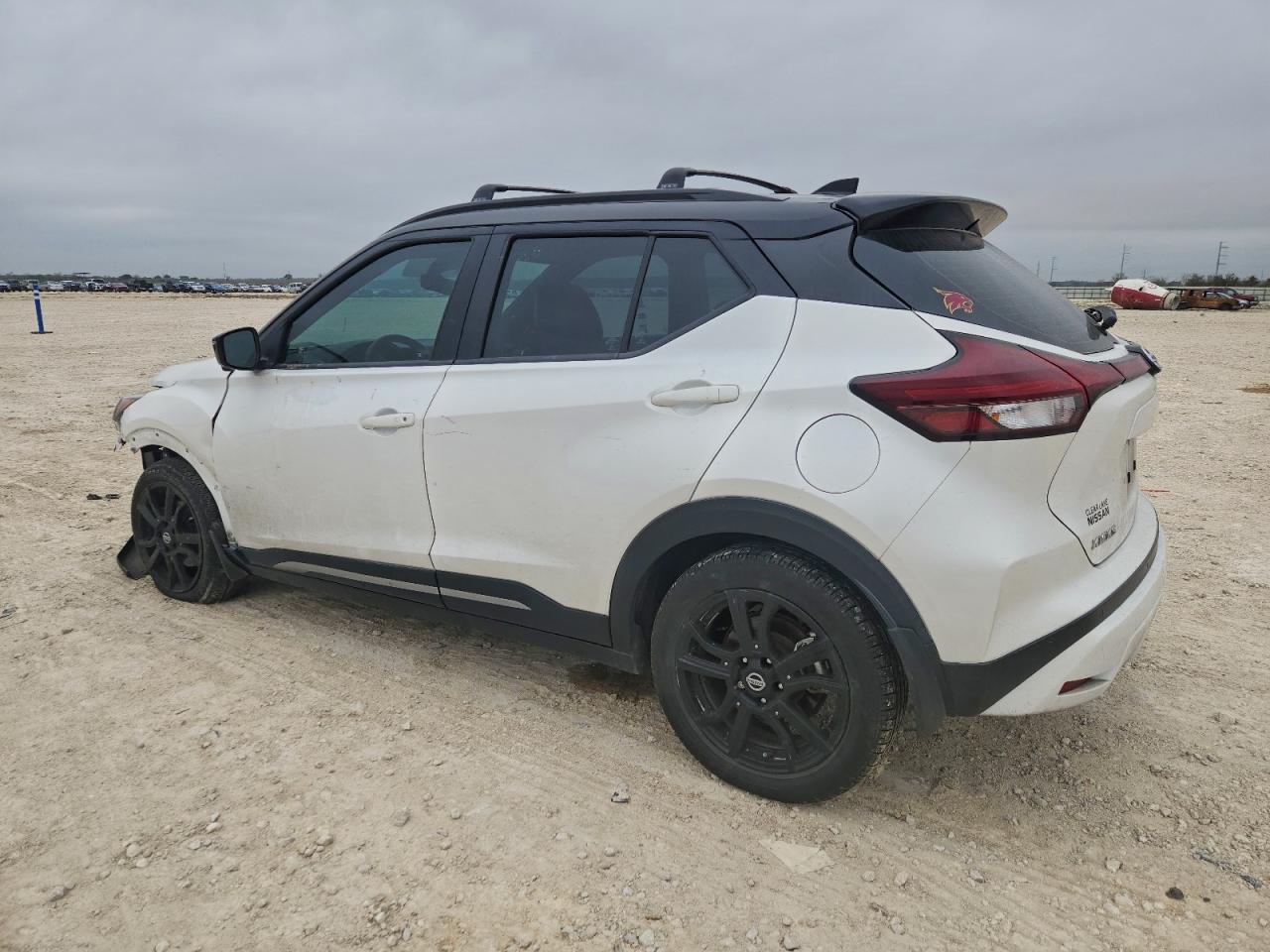 2021 NISSAN KICKS SR photo 2