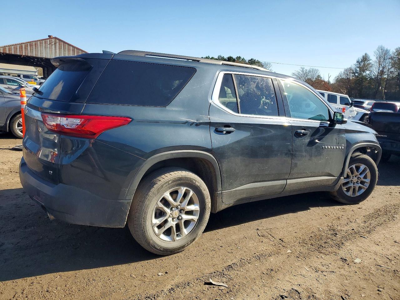 2019 CHEVROLET TRAVERSE LT photo 3