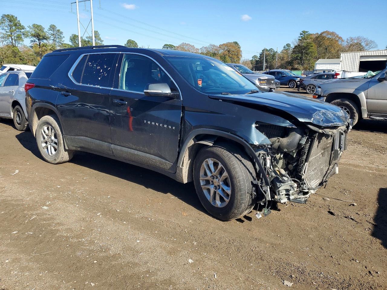 2019 CHEVROLET TRAVERSE LT photo 4