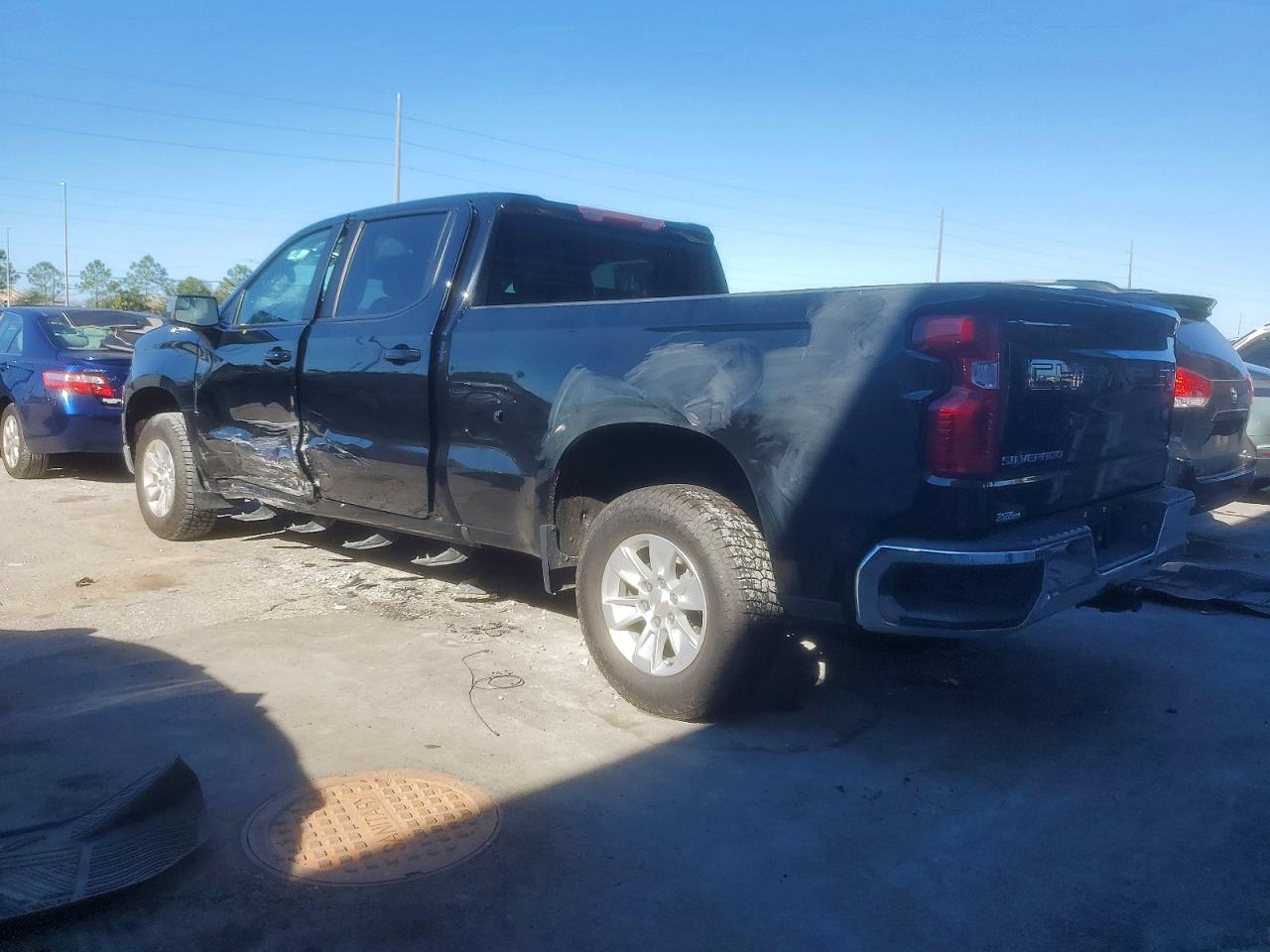 2024 CHEVROLET SILVERADO C1500 LT photo 2
