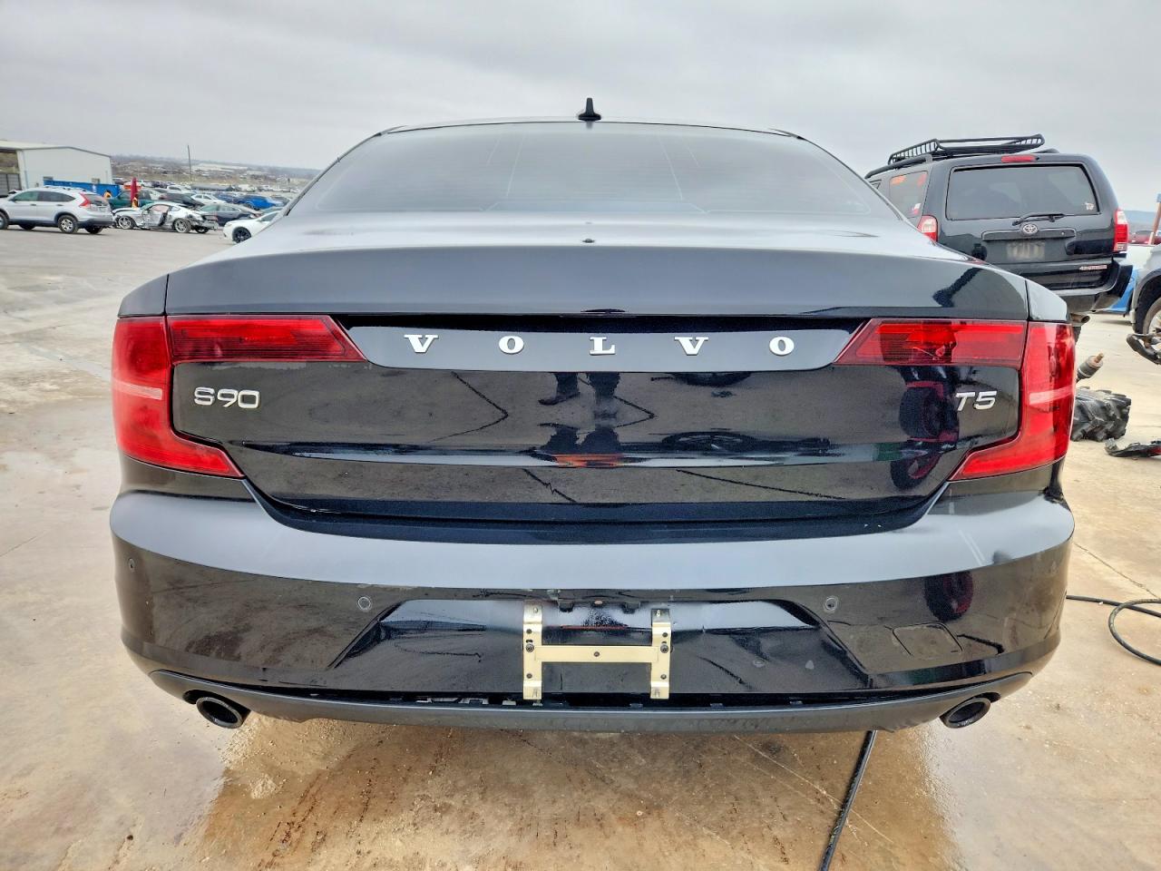 2018 VOLVO S90 T5 MOMENTUM photo 6