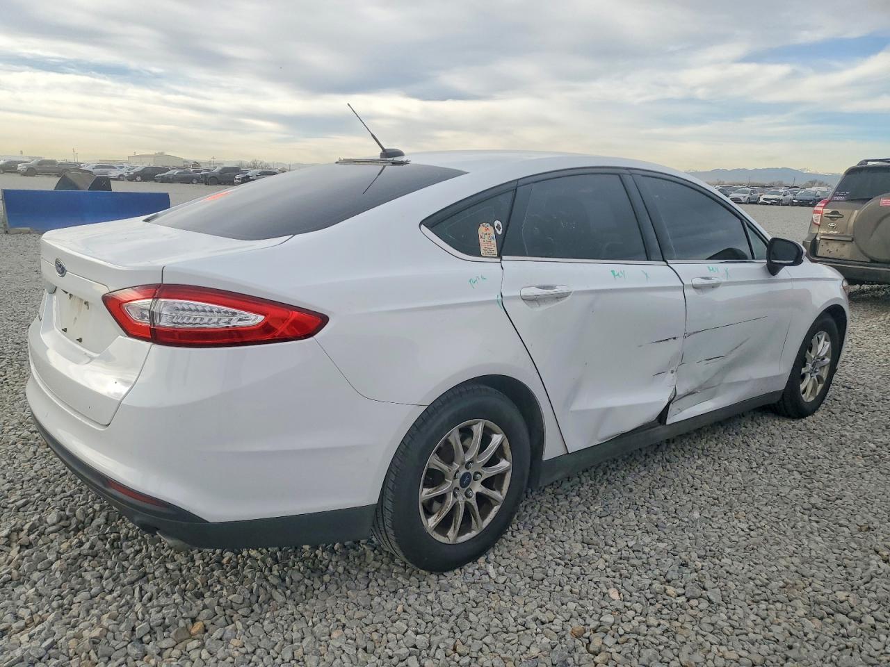2015 FORD FUSION S photo 3