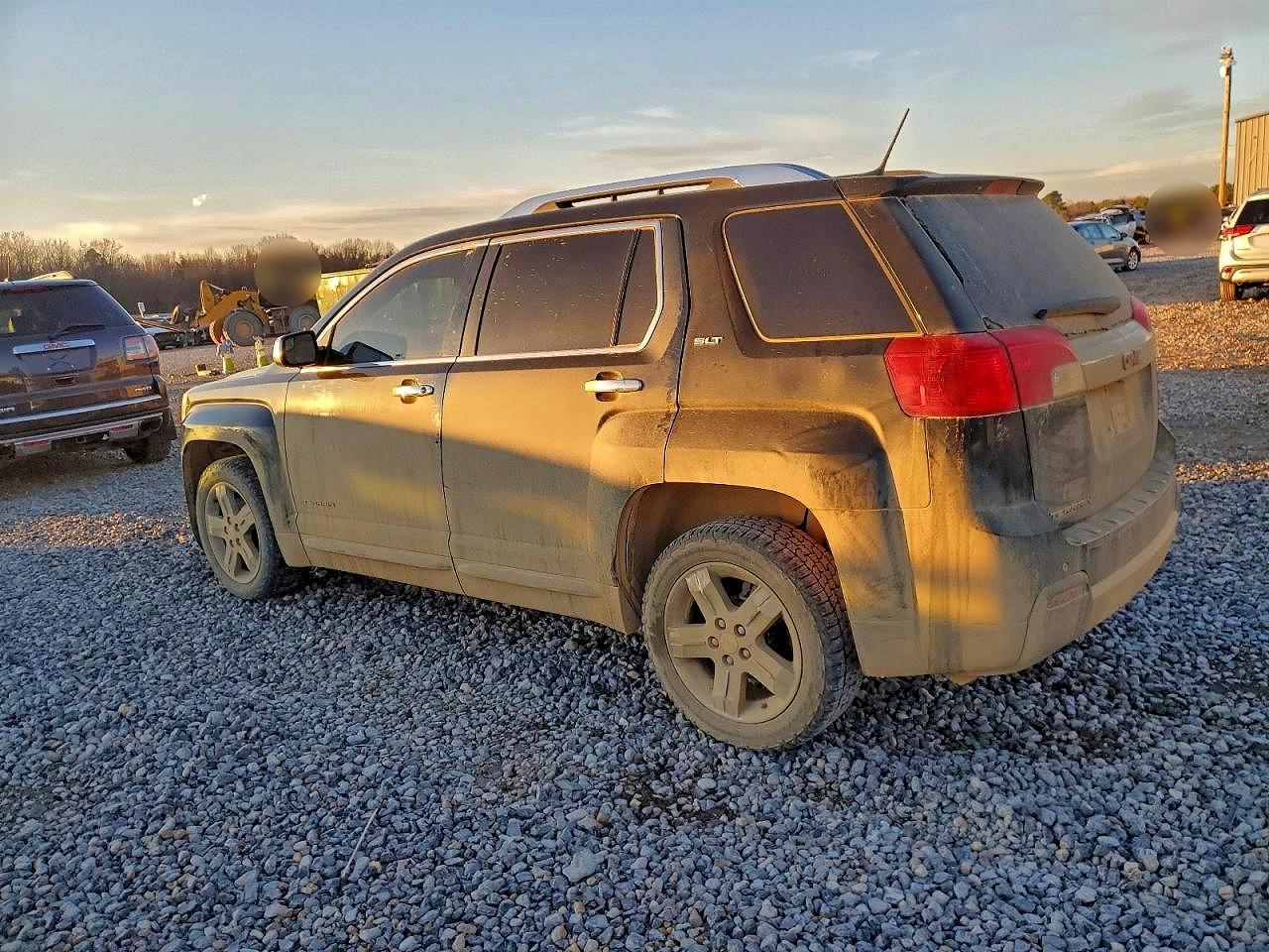 2013 GMC TERRAIN SLT photo 2
