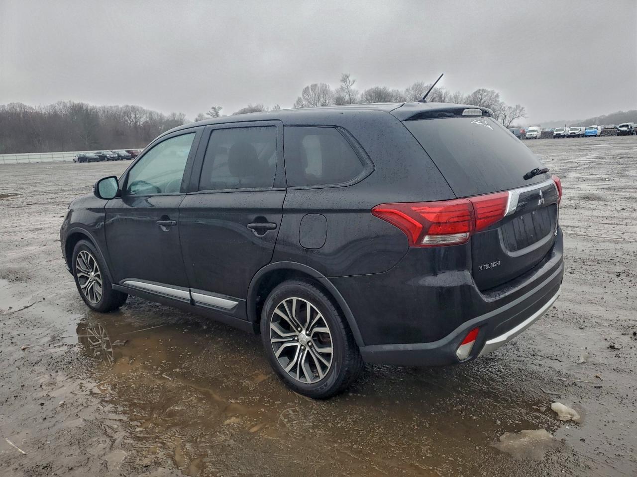 2016 MITSUBISHI OUTLANDER SE photo 2