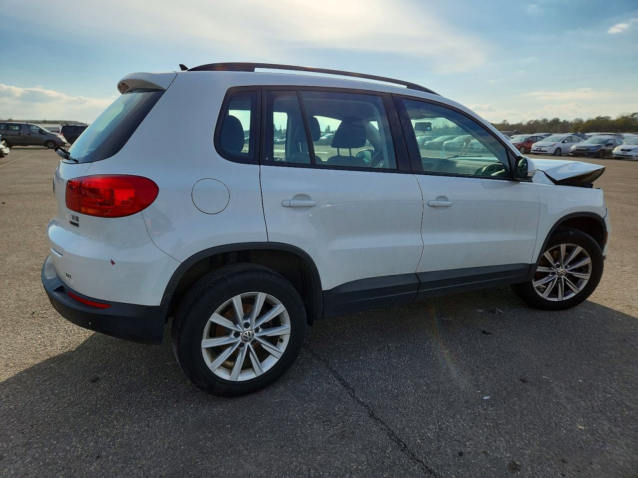 2017 VOLKSWAGEN TIGUAN S photo 5