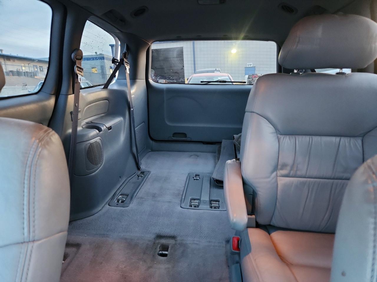 2002 TOYOTA SIENNA LE photo 10