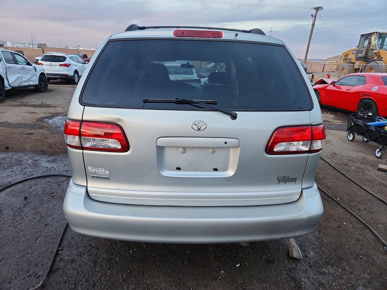 2002 TOYOTA SIENNA LE photo 6