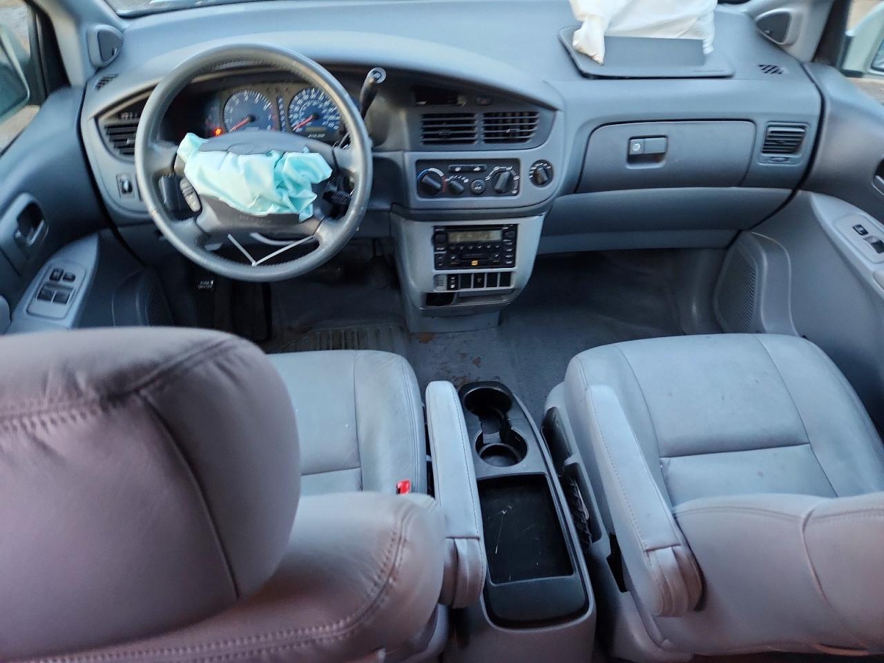 2002 TOYOTA SIENNA LE photo 8