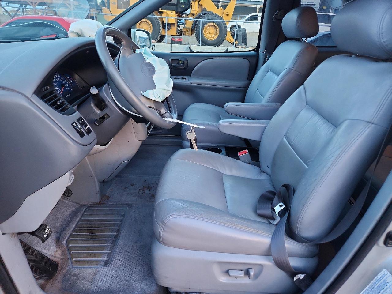 2002 TOYOTA SIENNA LE photo 7