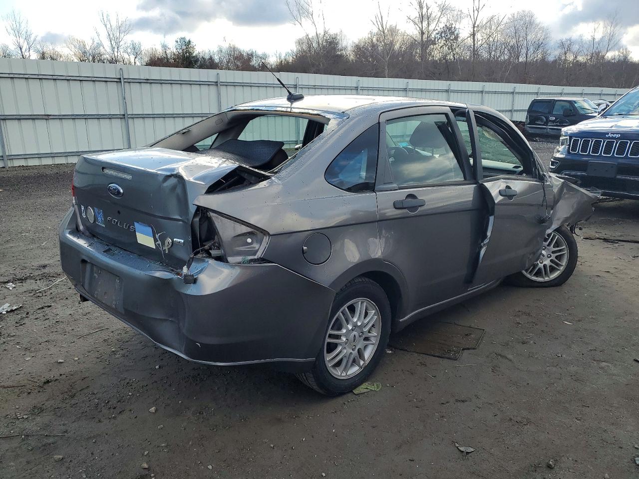 2009 FORD FOCUS SE photo 3