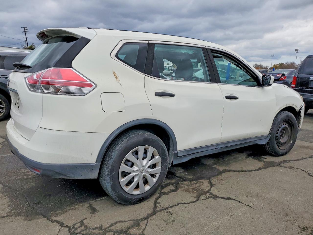 2016 NISSAN ROGUE S photo 3