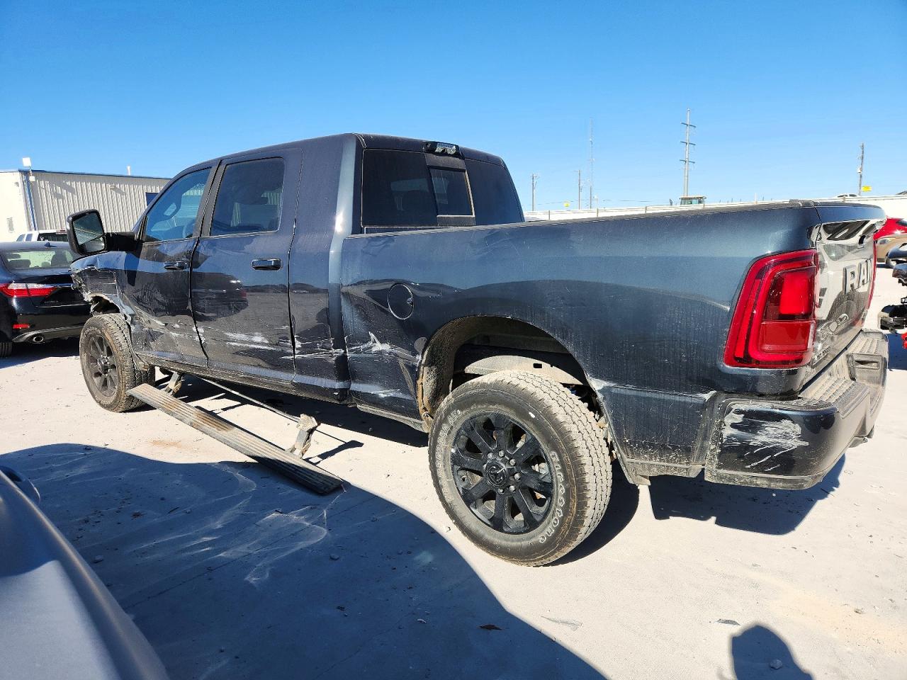2025 RAM 2500 LARAMIE photo 2