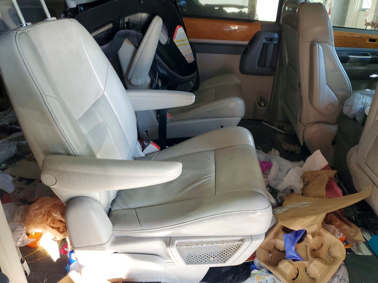 2008 CHRYSLER TOWN & COUNTRY LIMITED photo 11
