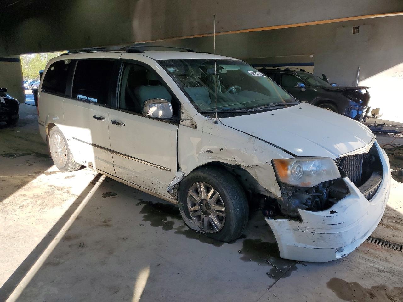 2008 CHRYSLER TOWN & COUNTRY LIMITED photo 4