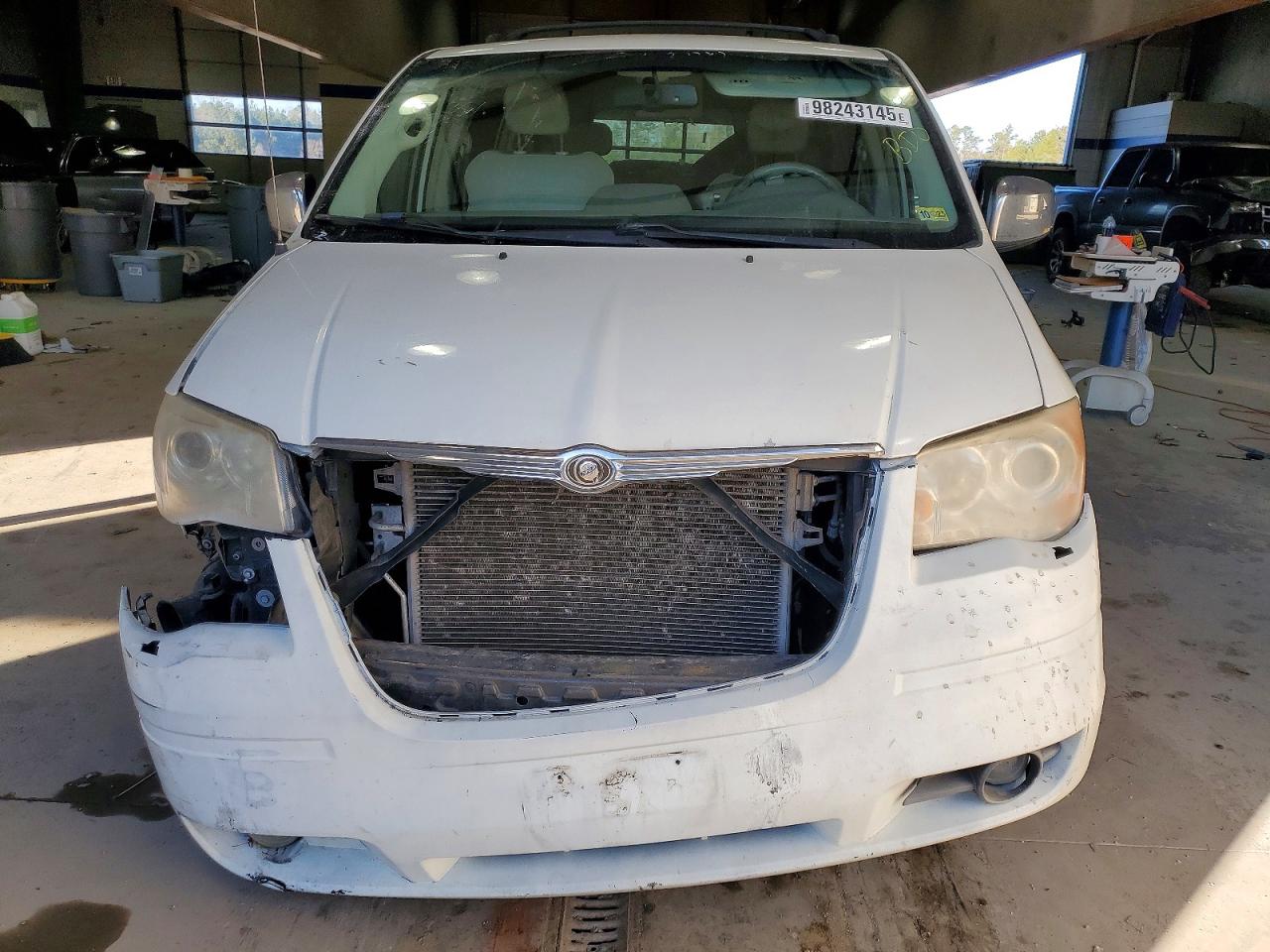 2008 CHRYSLER TOWN & COUNTRY LIMITED photo 5