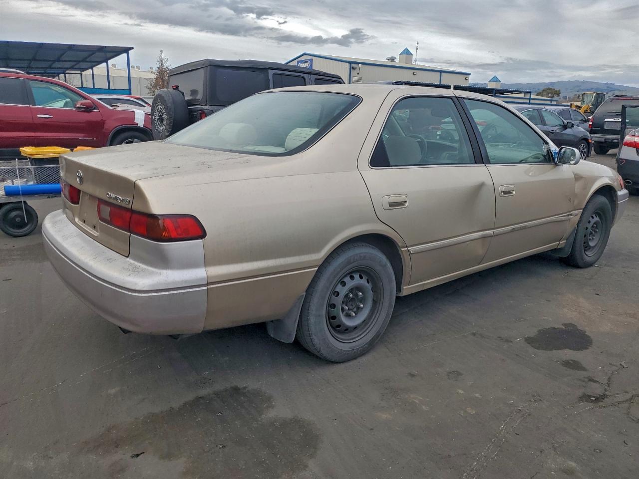 1997 TOYOTA CAMRY LE photo 3
