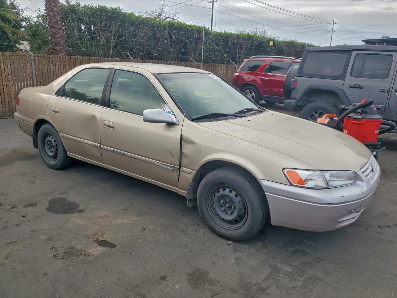 1997 TOYOTA CAMRY LE photo 4
