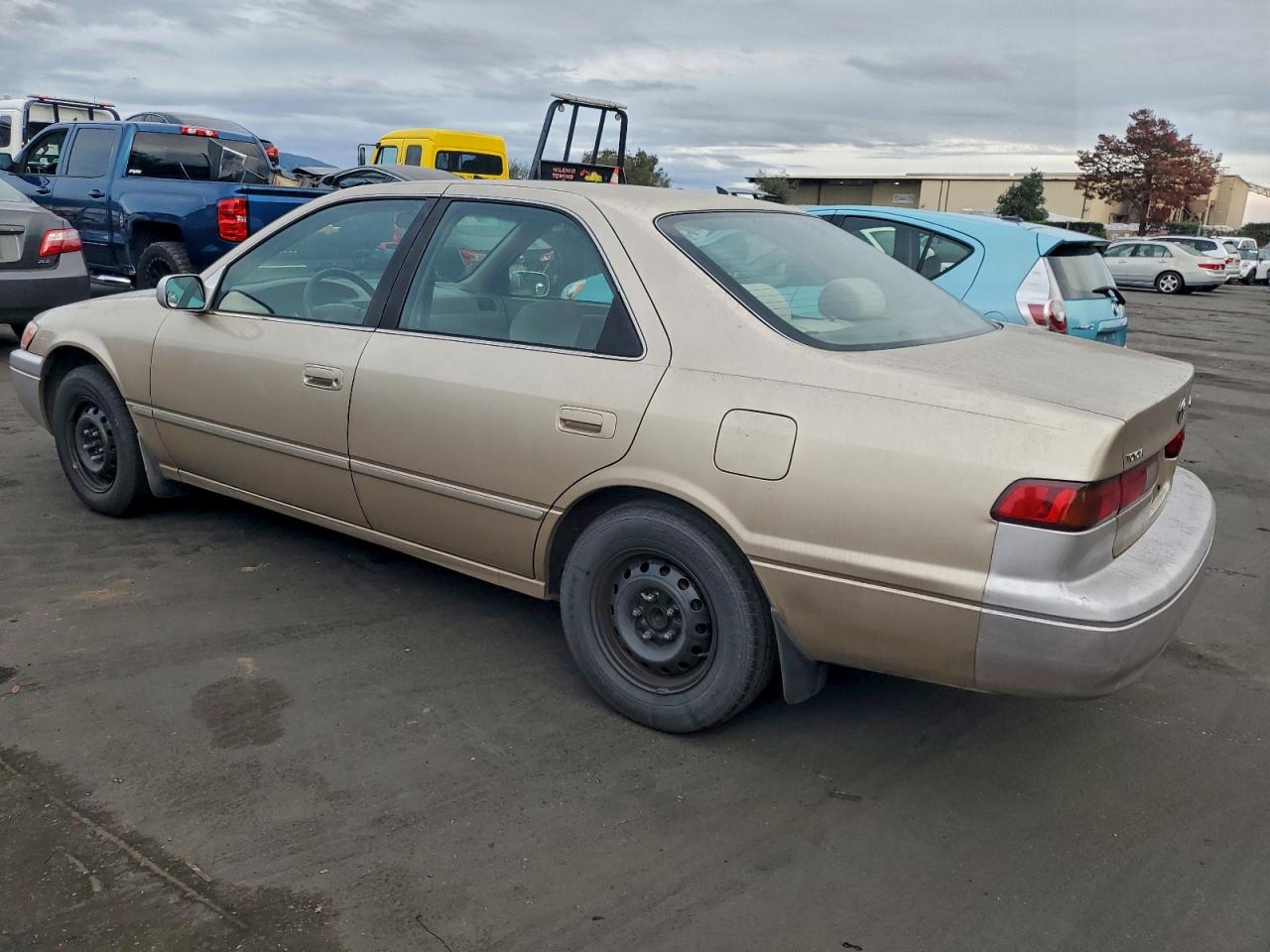 1997 TOYOTA CAMRY LE photo 2