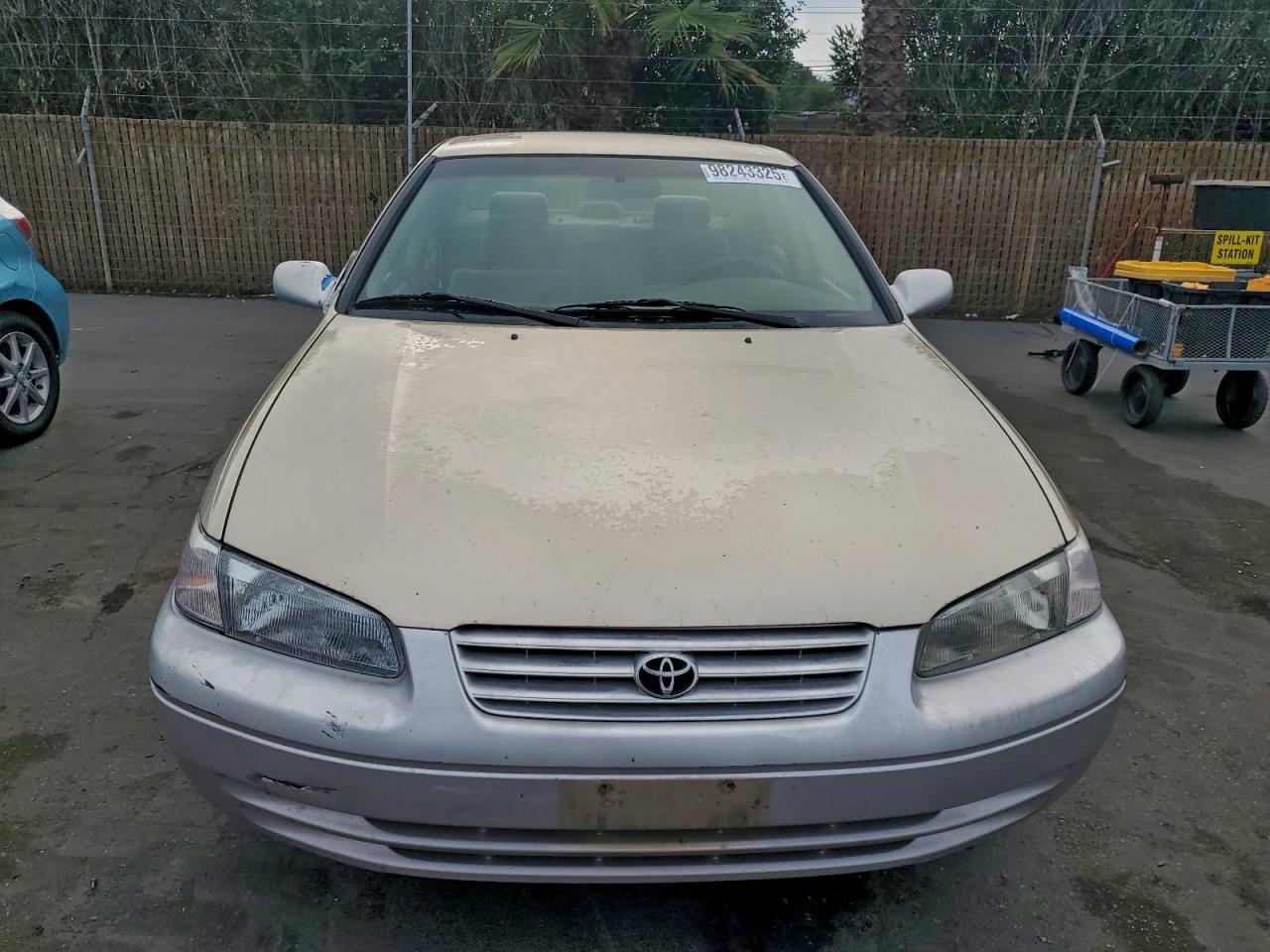 1997 TOYOTA CAMRY LE photo 5
