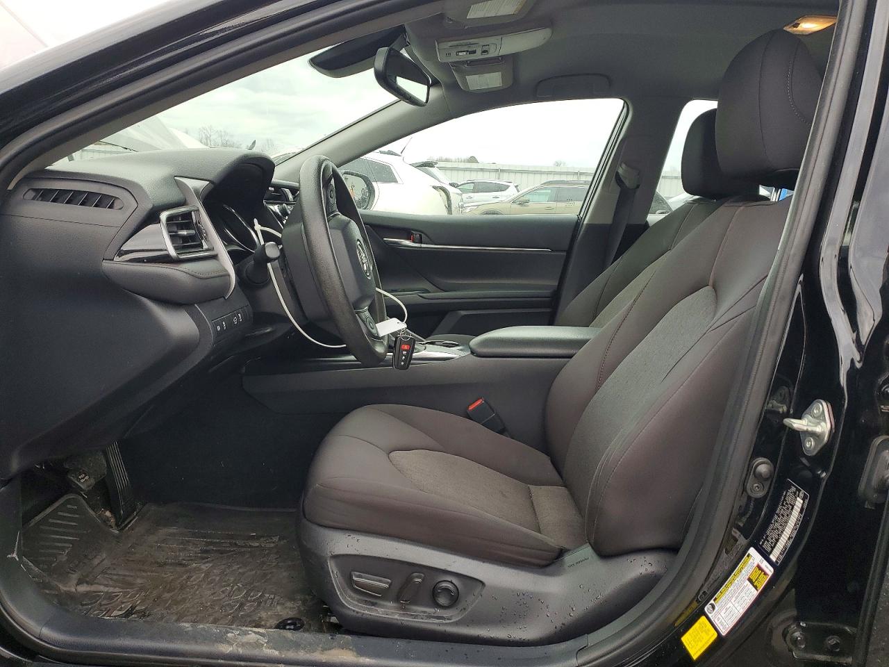 2020 TOYOTA CAMRY LE photo 7