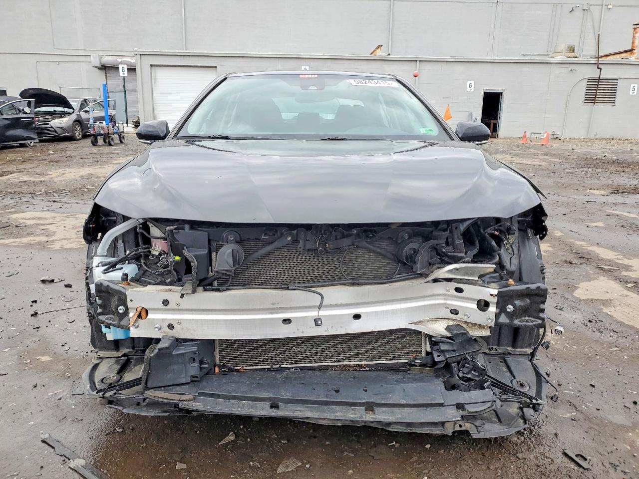 2020 TOYOTA CAMRY LE photo 5