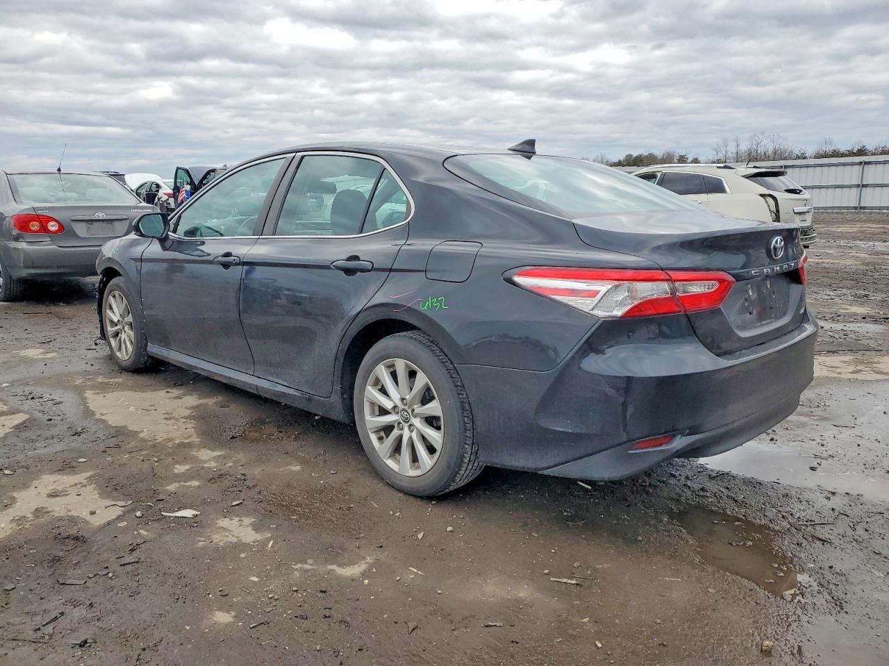 2020 TOYOTA CAMRY LE photo 2