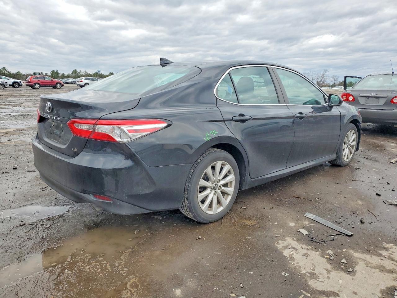 2020 TOYOTA CAMRY LE photo 3