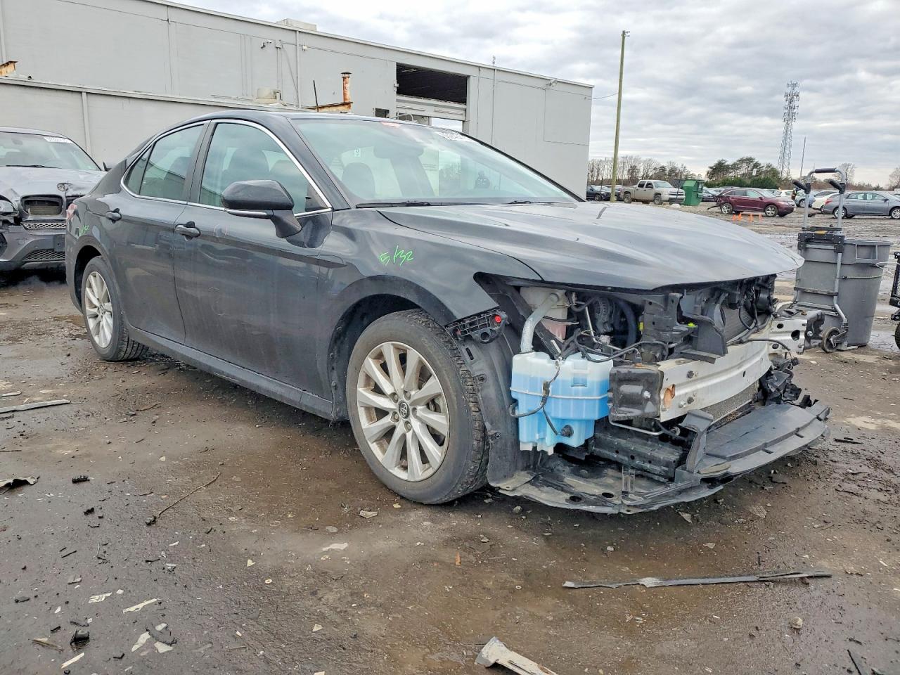 2020 TOYOTA CAMRY LE photo 4