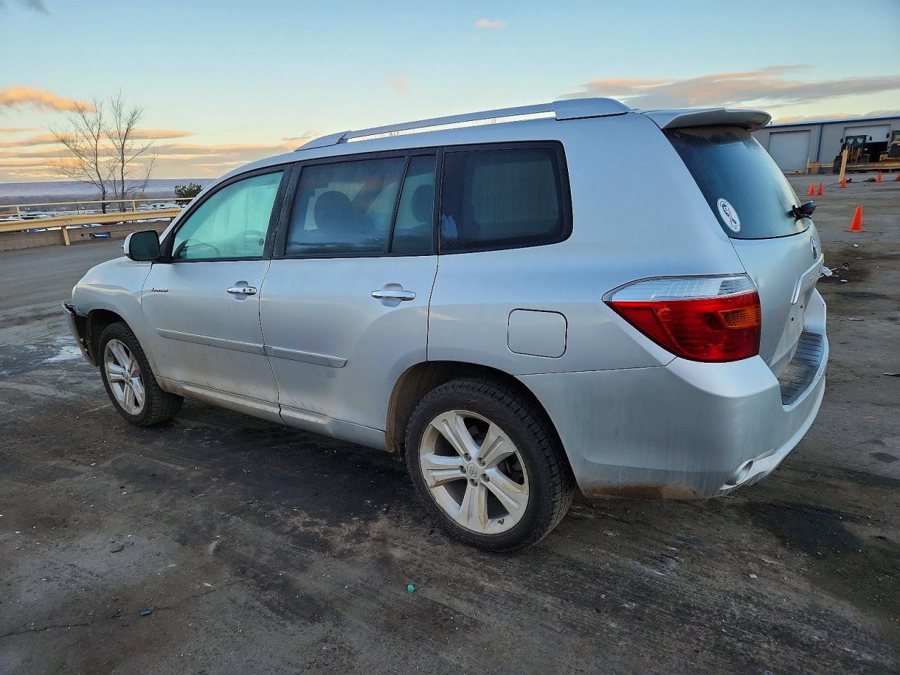 2010 TOYOTA HIGHLANDER LIMITED photo 3