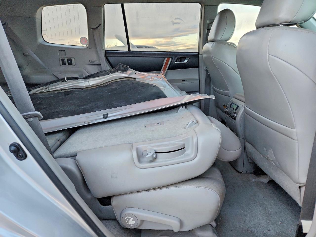 2010 TOYOTA HIGHLANDER LIMITED photo 21