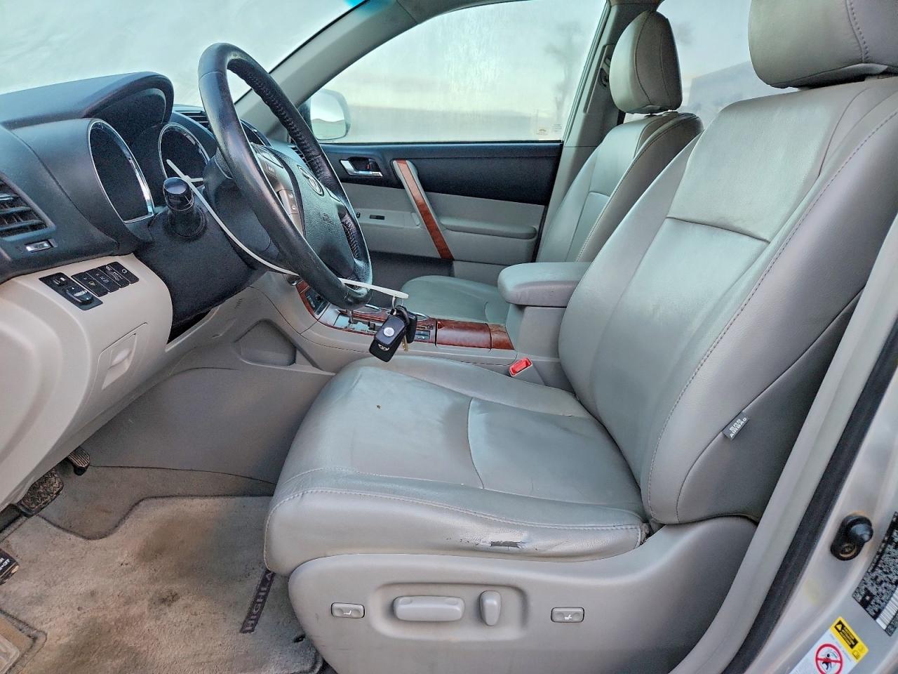 2010 TOYOTA HIGHLANDER LIMITED photo 13