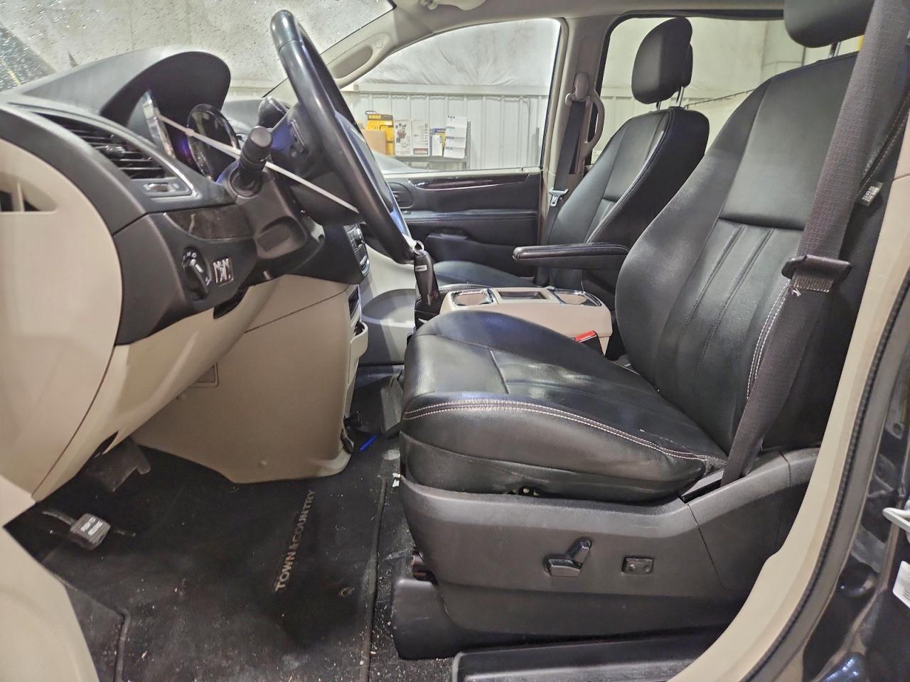 2013 CHRYSLER TOWN & COUNTRY TOURING photo 19
