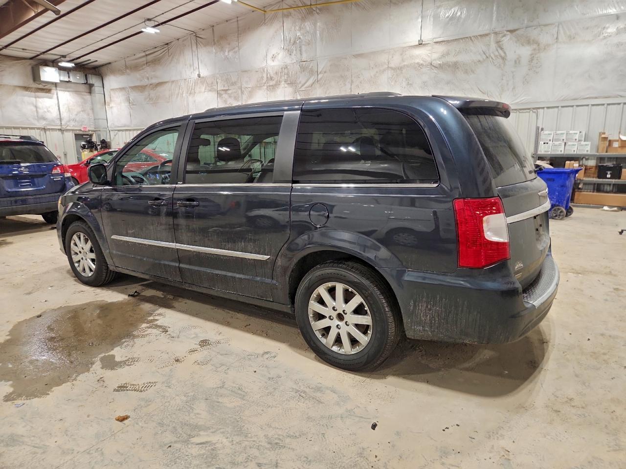 2013 CHRYSLER TOWN & COUNTRY TOURING photo 4