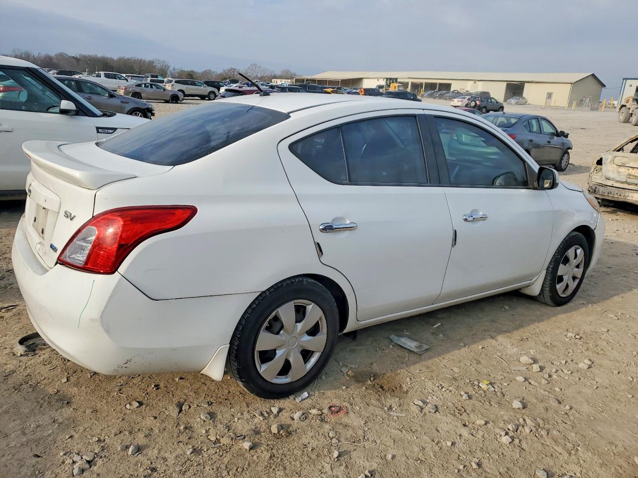 2014 NISSAN VERSA S photo 5