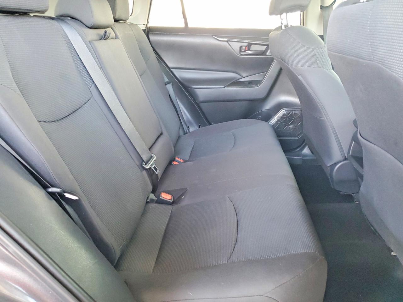 2021 TOYOTA RAV4 LE photo 11