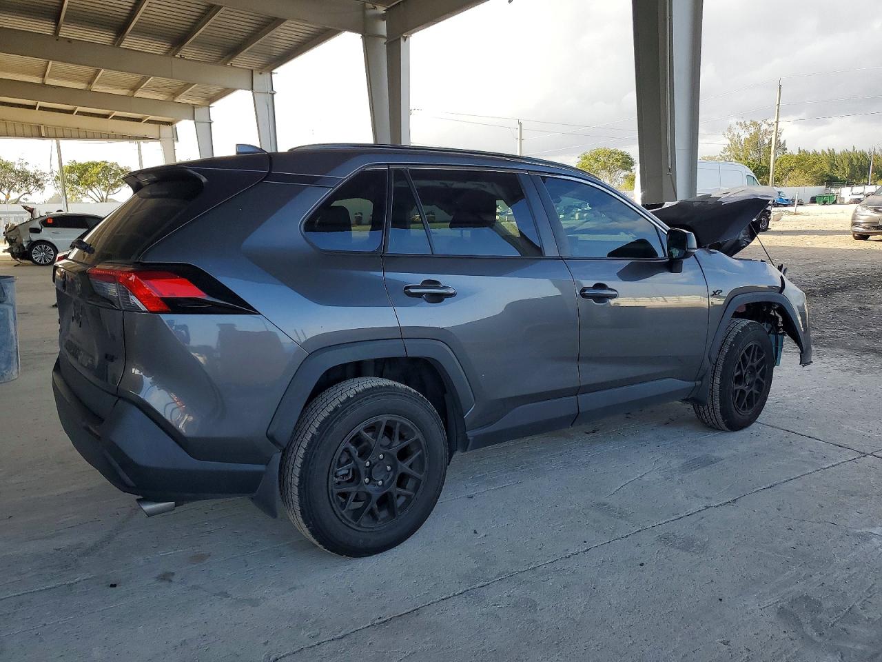 2021 TOYOTA RAV4 LE photo 3
