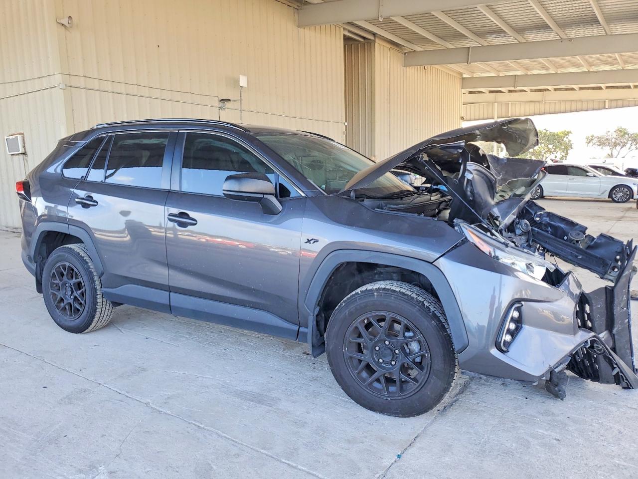 2021 TOYOTA RAV4 LE photo 4