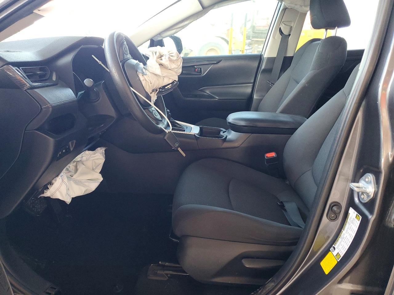 2021 TOYOTA RAV4 LE photo 7