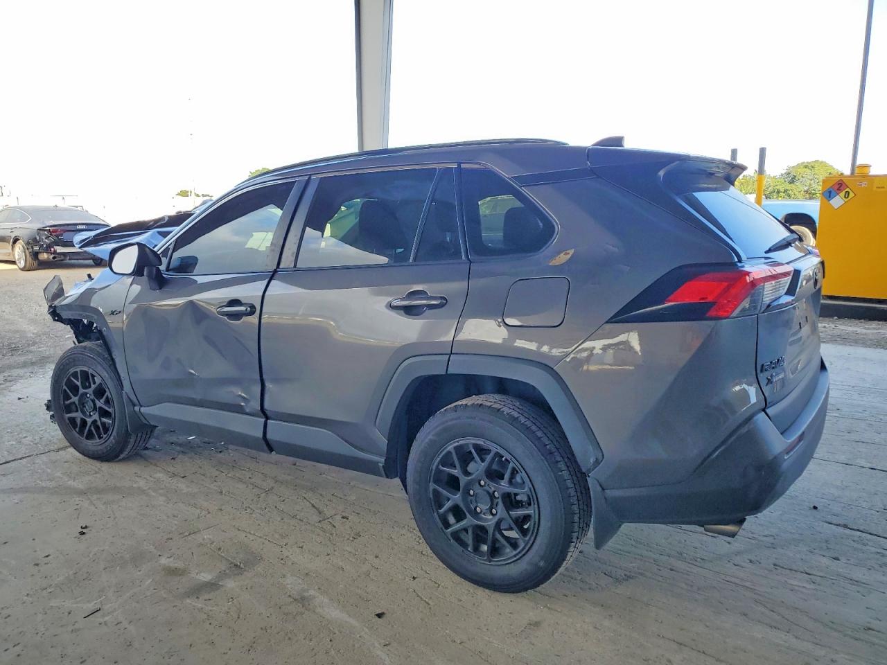 2021 TOYOTA RAV4 LE photo 2