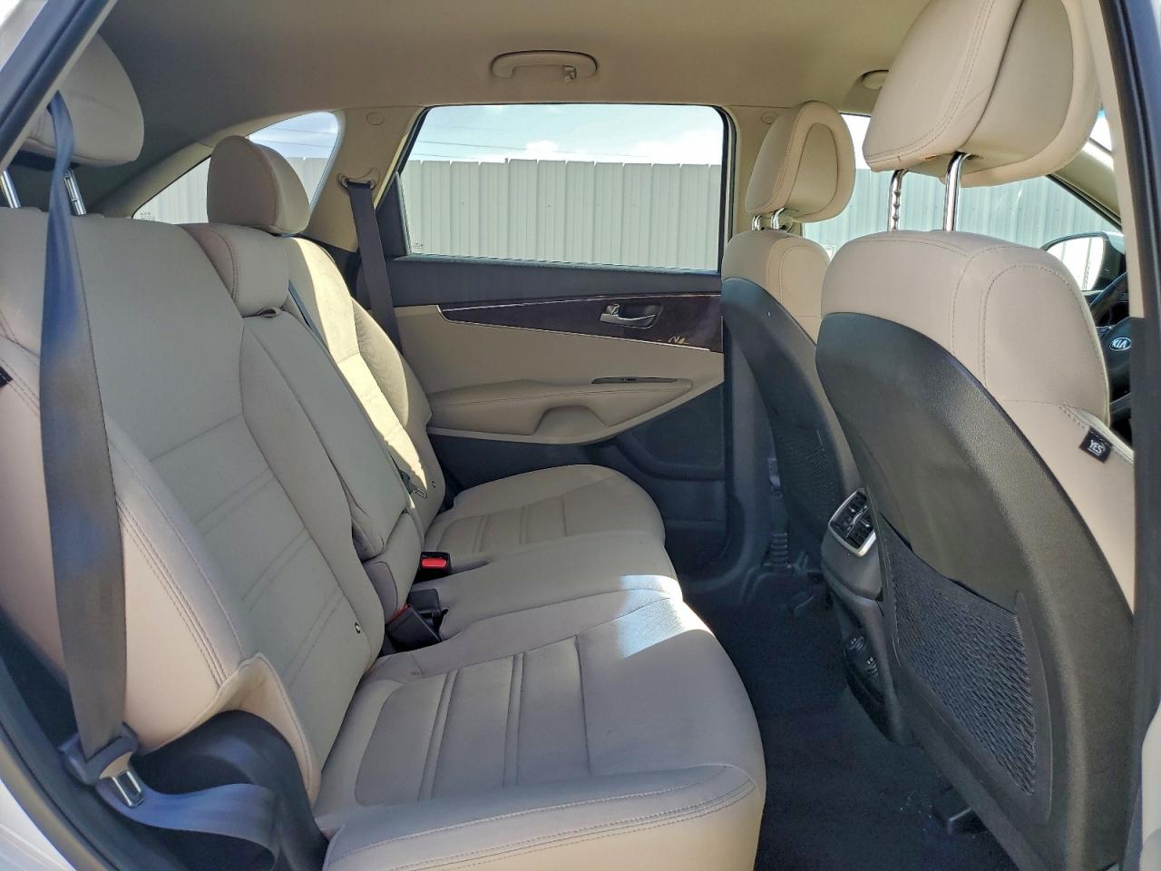 2016 KIA SORENTO LX photo 10
