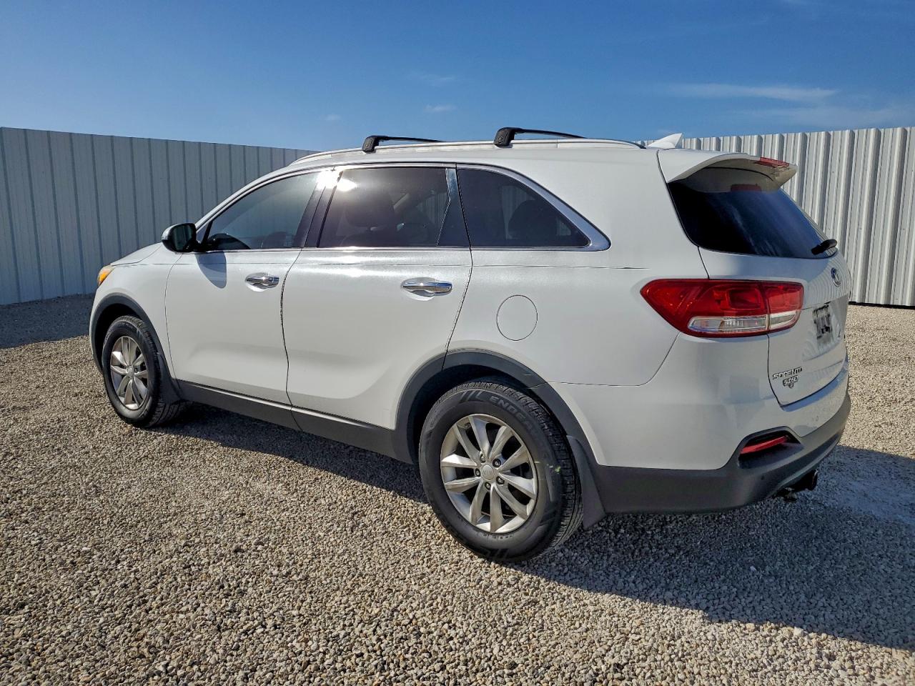 2016 KIA SORENTO LX photo 2